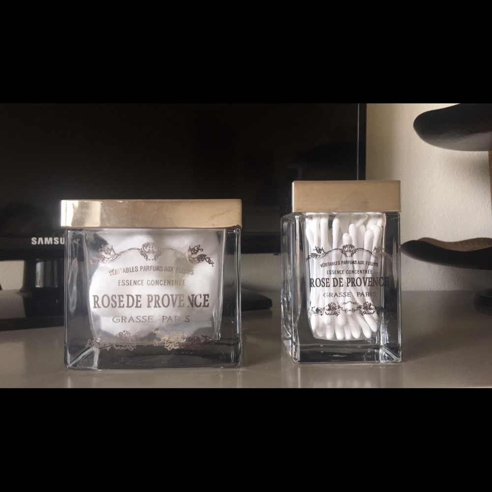 Powder Room Accessories